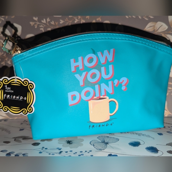 New Skincare Bundle incl. The Body Shop Mask + Wild Argan Oil & Cosmetic Bag - Picture 4 of 4